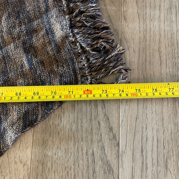 Club Monaco Sweater Wrap - Picture 10 of 10